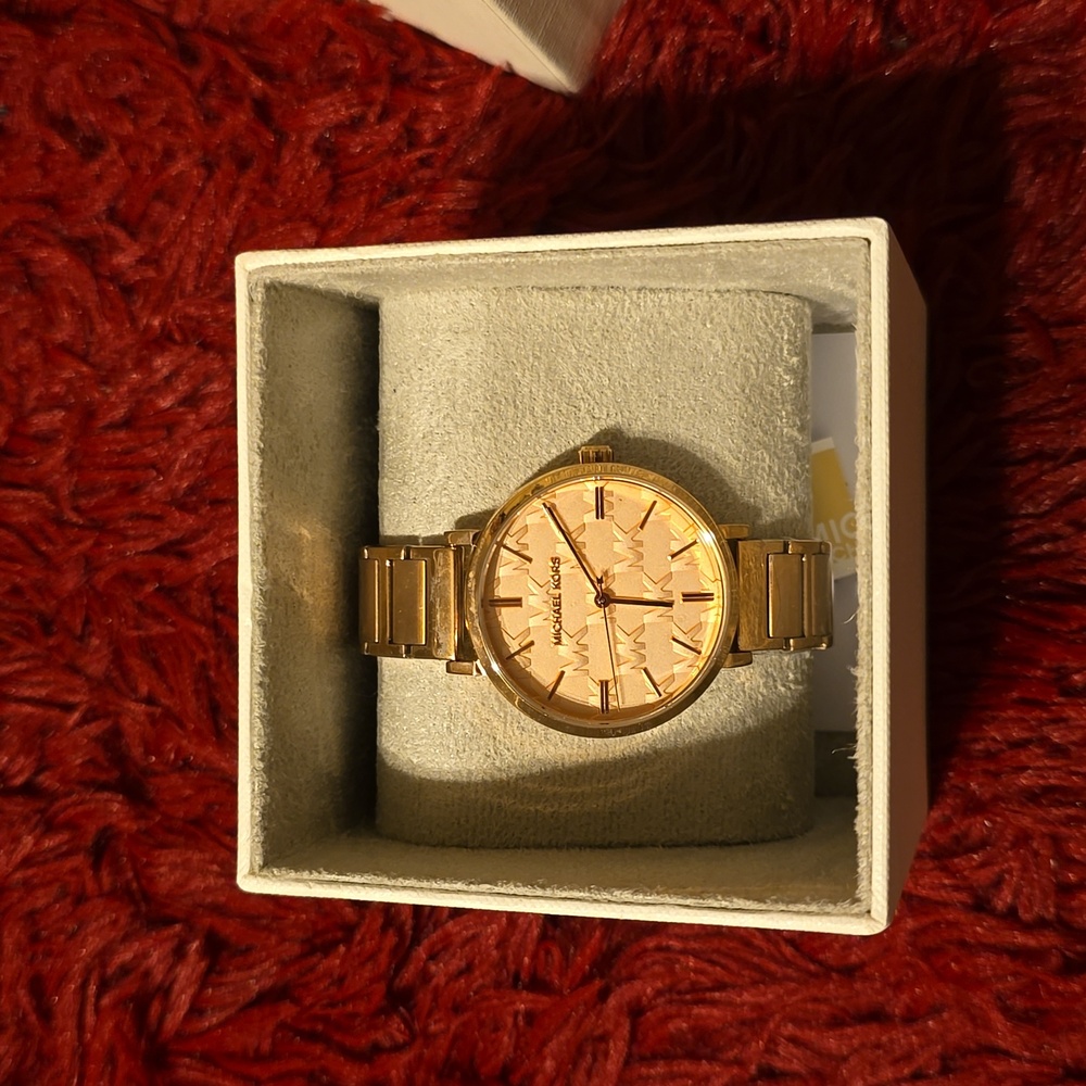 Watch - Picture 2 of 10